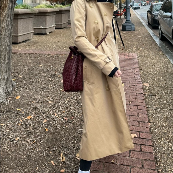 Burberry long coat in honey color. - Picture 3 of 10